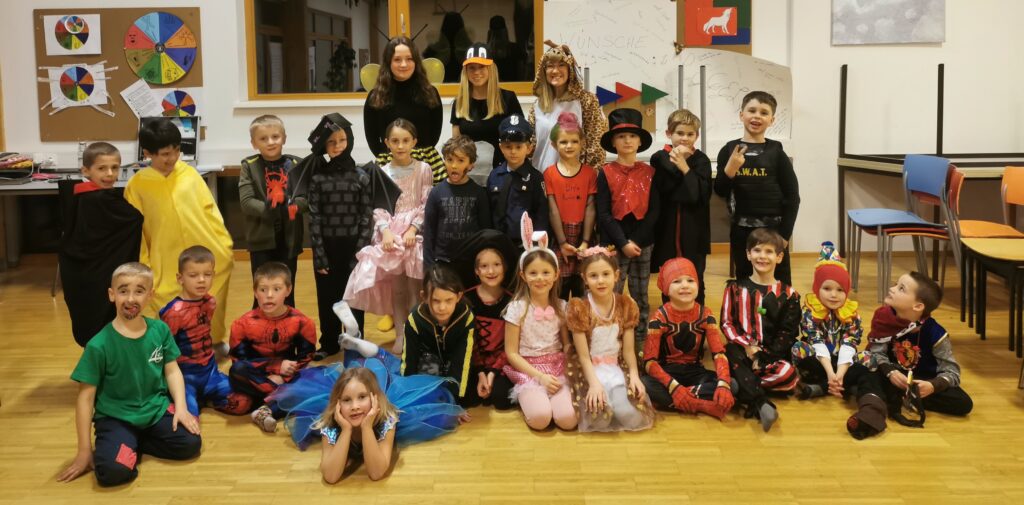 Dieses Bild hat ein leeres Alt-Attribut. Der Dateiname ist Biber-im-Fasching-1024x505.jpg